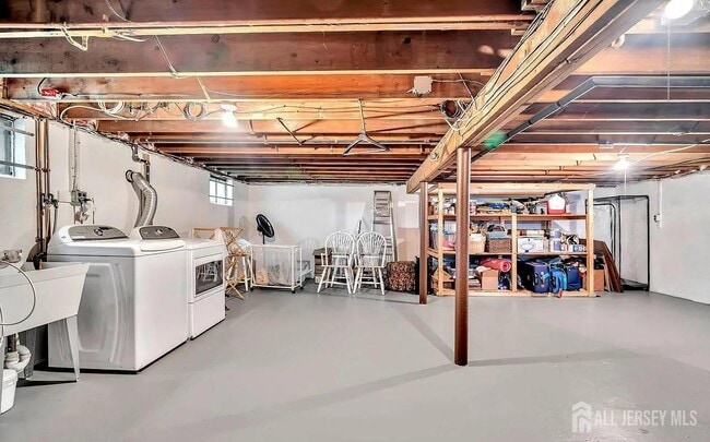 Building Photo - 12 Windsor Dr