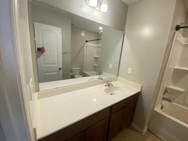 Building Photo - 35 S Grey Abbey Dr