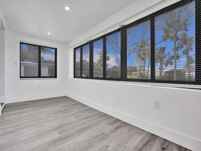 Building Photo - 940 SW 28th St