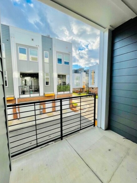 Living Room Balcony - 418 Southend Crossing Ln