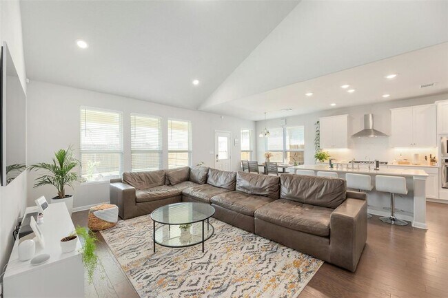 Building Photo - 6805 Covina Ln