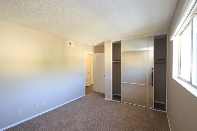 Building Photo - 2596 Sextant Ave