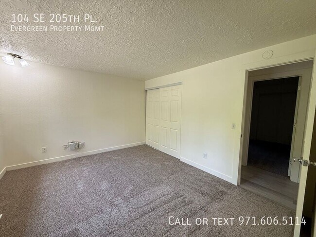 Building Photo - 104 SE 205th Pl