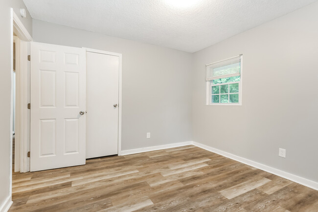 Building Photo - Beautifully Renovated 3-Bedroom
