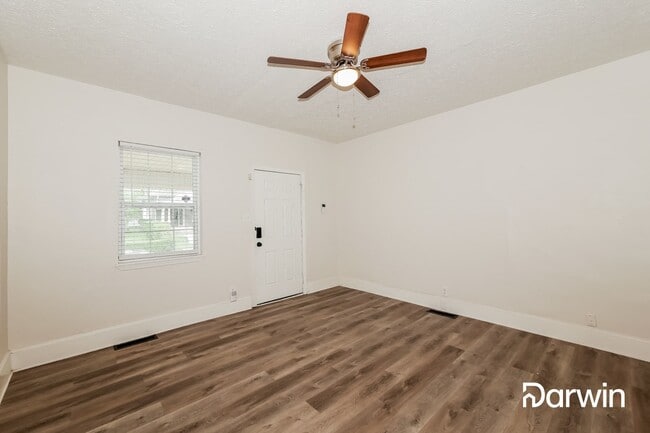 Building Photo - 1106 N Oakland Ave