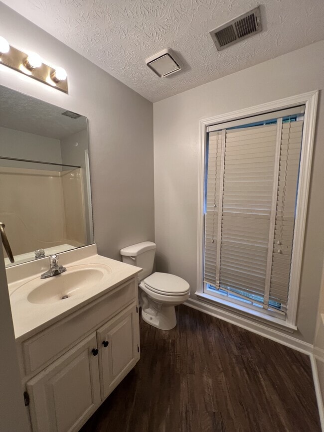 Building Photo - 1080 Sharon Pl