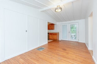 Building Photo - 236 Broad St