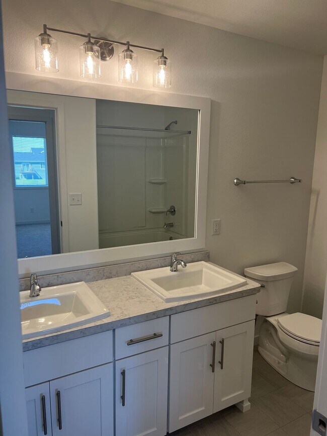 Building Photo - New 3 bedroom/2 bathroom house