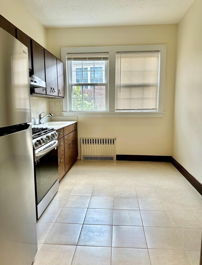 Building Photo - 128 Nethermont Ave