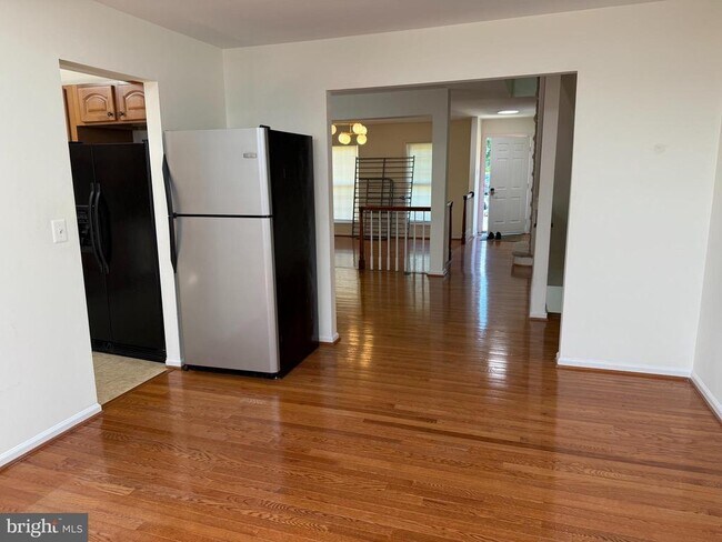 Building Photo - 4637 Luxberry Dr