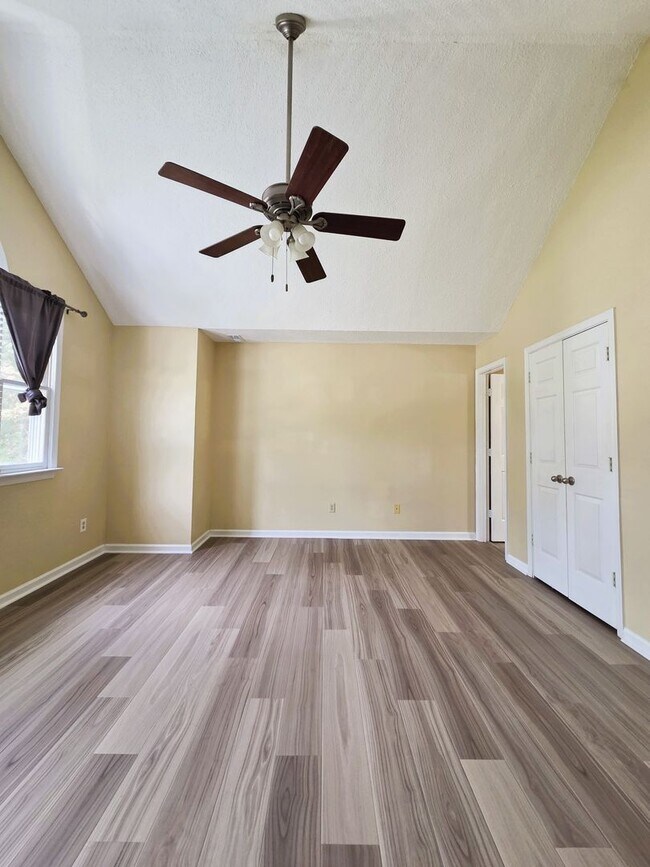 Building Photo - Well maintained 2 story home in Providence Creek Subdivision