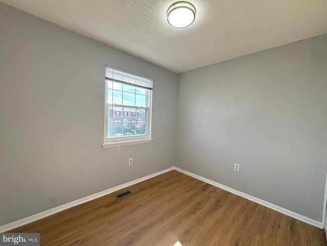 Building Photo - 17 Holland Hill Ct