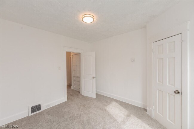 Building Photo - 1519 Ridgewood Ave