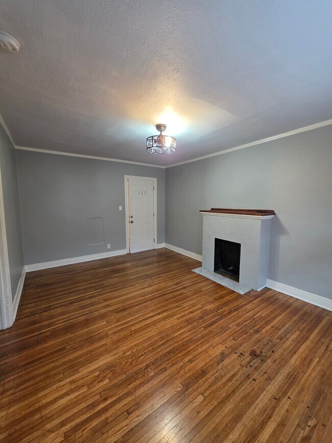 Building Photo - Virginia Ann