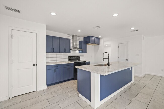 Building Photo - 4428 Stanford Ct