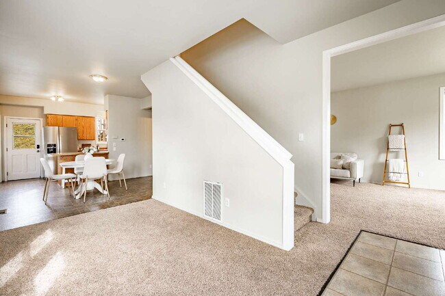 Building Photo - Sought-after 5-Bedroom Pet Friendly Home i...