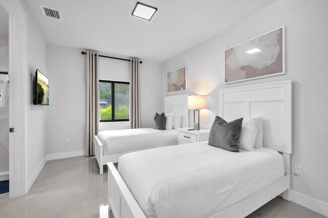 Building Photo - 2951 NW 13th St