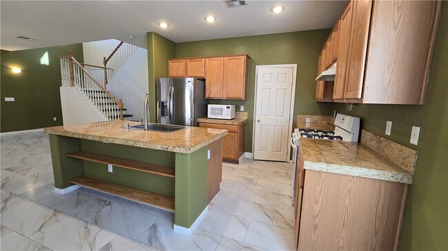 Building Photo - 3902 W El Campo Grande Ave