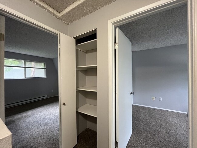 Building Photo - 4911 SW Beaverton Hillsdale Hwy