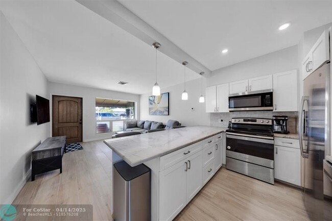 Building Photo - 1201 Avocado Isle