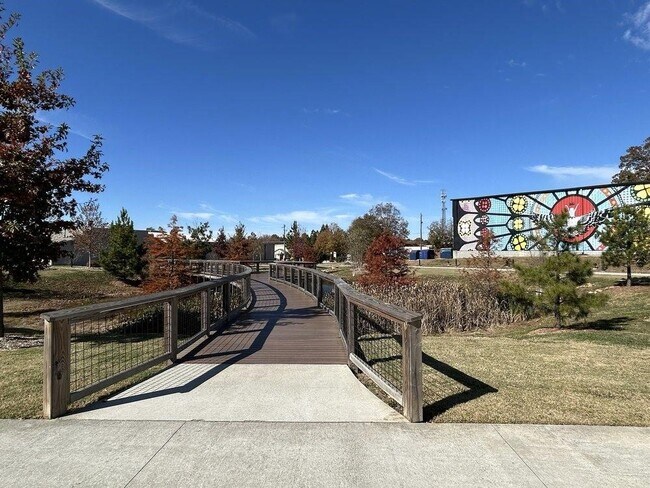 Building Photo - 537 Stillwood Dr