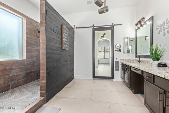 Building Photo - 8414 W Northview Ave