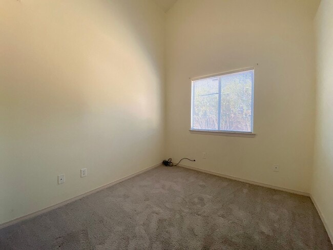 Building Photo - West El Paso 5bed Refrig A/C Home