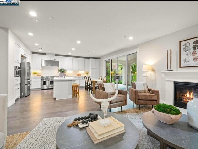 Building Photo - 1588 Alamo Way