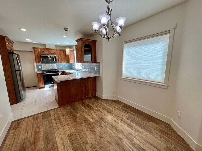 Building Photo - Stunning 3 Bed, 2.5 Bath Home in the Heart of Downtown Bend!