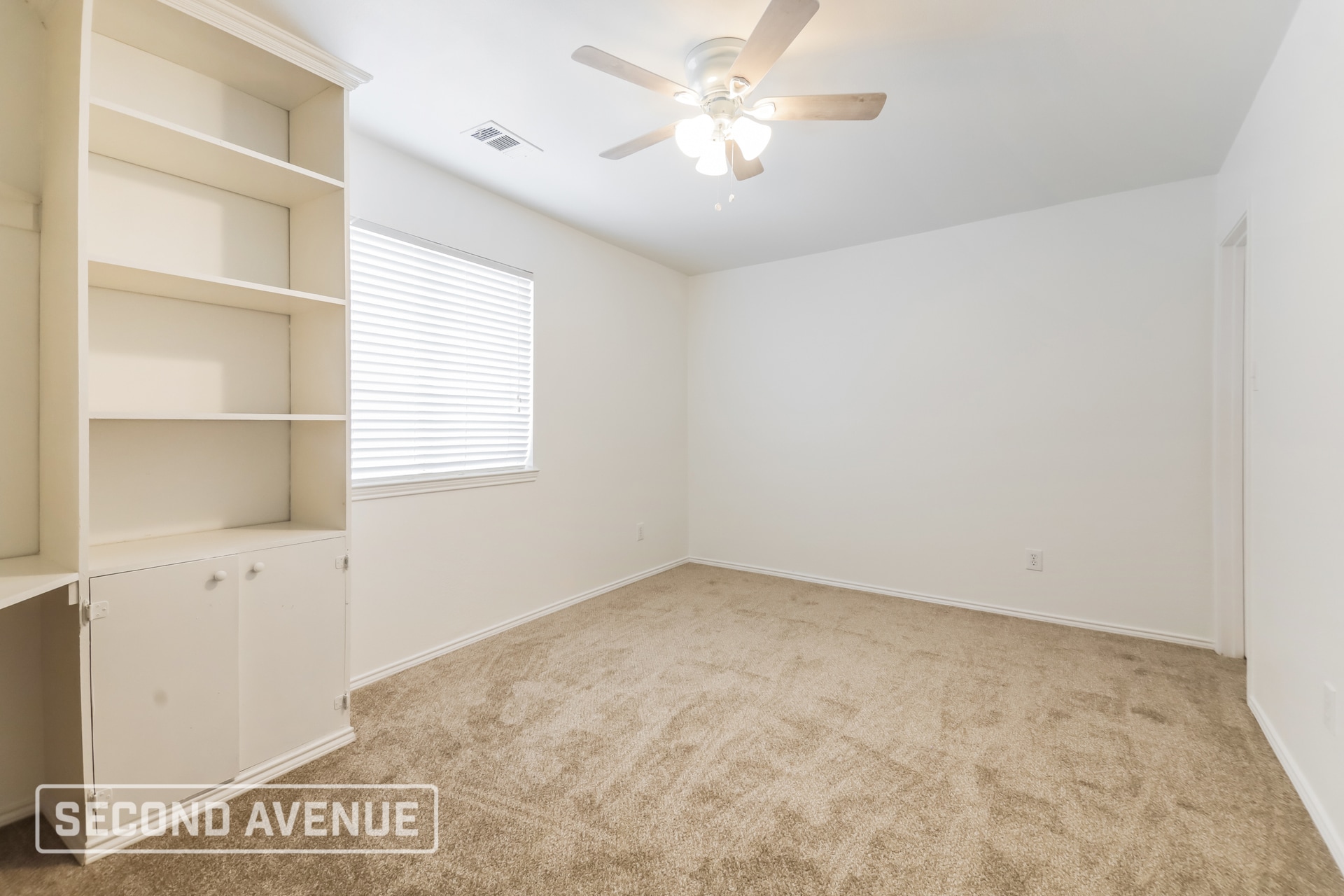 Building Photo - 925 Warbler Ln