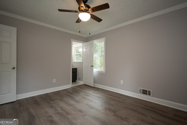 Building Photo - 1030 Carriage Hill Rd
