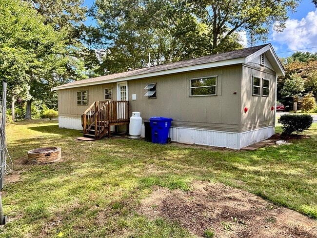 Building Photo - 27 Lynnbrook Ave