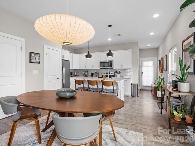 Building Photo - 58 Walnut Springs Dr