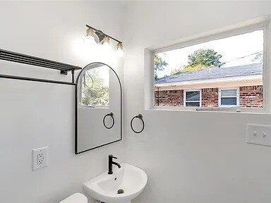 Building Photo - 38 Lourando Dr