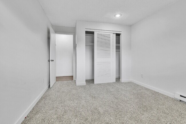 Building Photo - $1,645 - 2 Bed 2 Bath Condo in Aurora with...