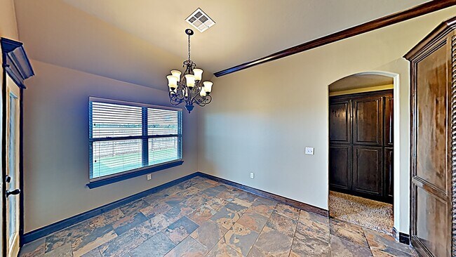 Building Photo - Luxury 4 Bedroom 2.5 Bathroom Home in Cobb...