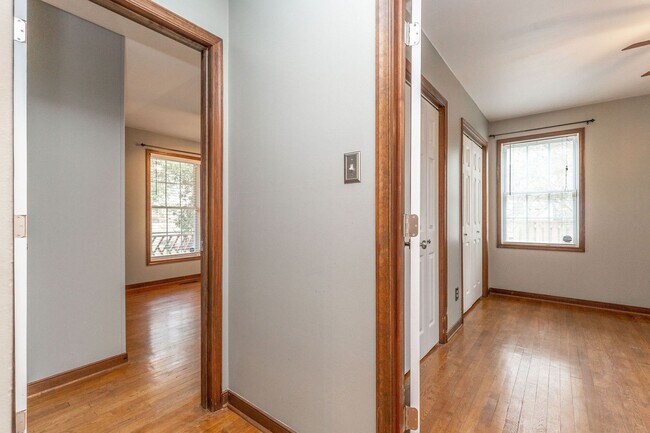 Building Photo - Serene Living in Chesterfield