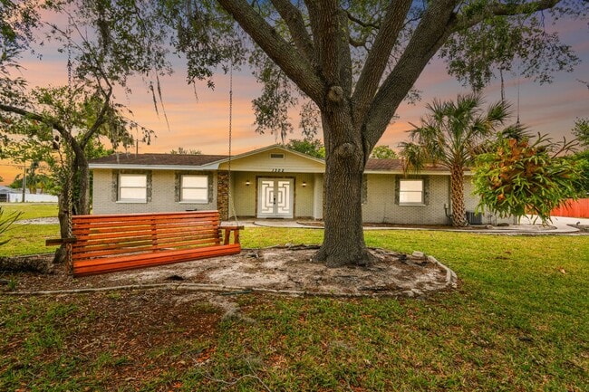 Building Photo - 1302 Brandonwood Dr