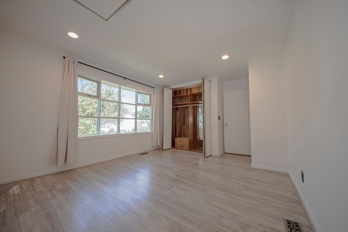 Building Photo - 105 N Cypress Rd