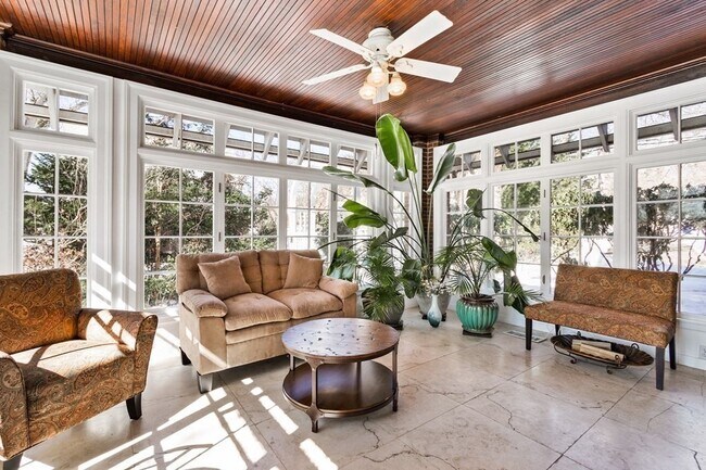 Building Photo - 115 Aspen Ave