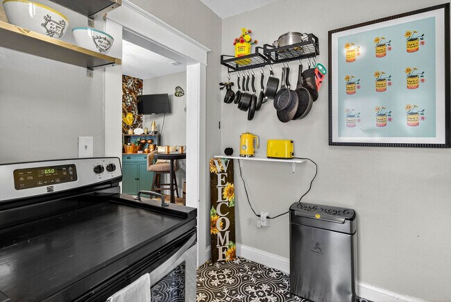 Building Photo - 5901 N Ola Ave