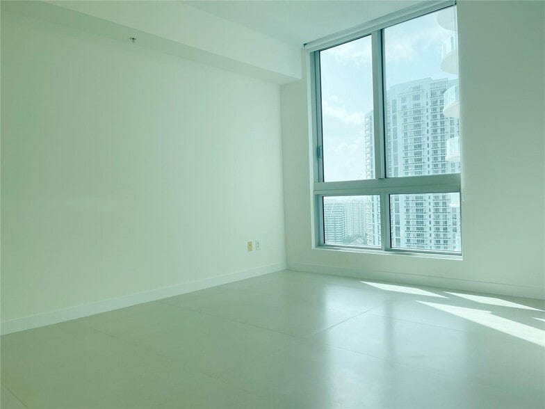 Building Photo - 300 S Biscayne Blvd