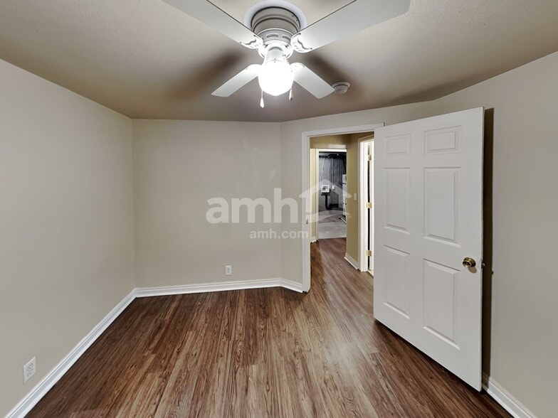 Building Photo - 5052 W Wormwood Dr