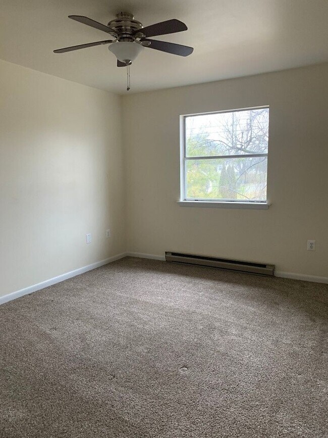 Building Photo - 13926-13928 Maugansville Road