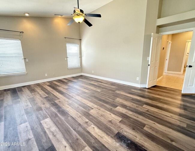 Building Photo - 902 W Sherri Dr