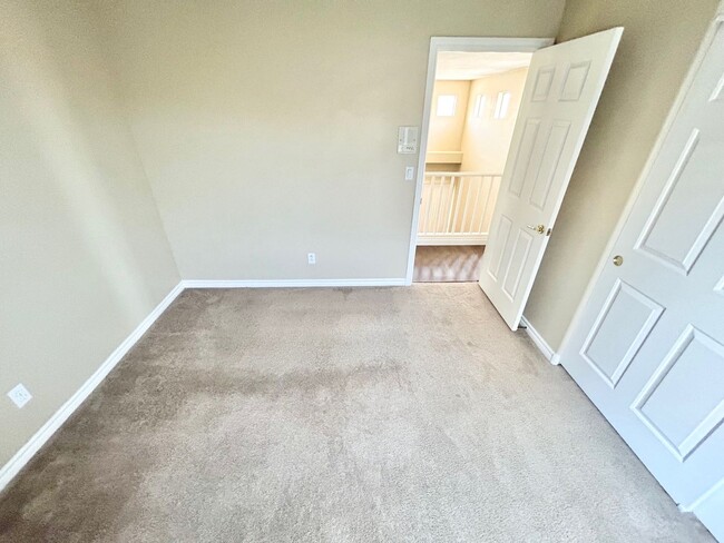 Building Photo - BEAUTIFUL 2 STORY HOUSE IN GATED SEVEN HIL...