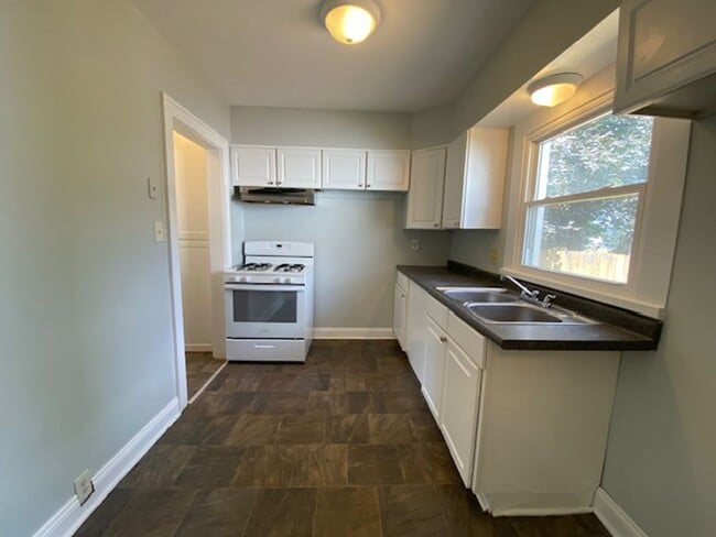 Building Photo - Sunny North Hill Bungalow • Hardwood Floor...