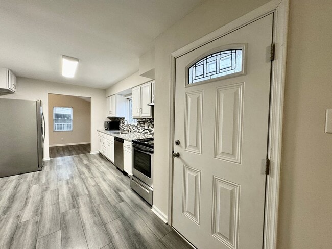 Building Photo - 3-Bedroom Ranch Ready 08-21-26!! Fenced Backyard - Pet Friendly - Updated Kitchen & Baths!