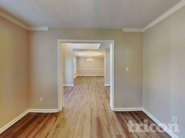 Building Photo - 407 Emerald Trce