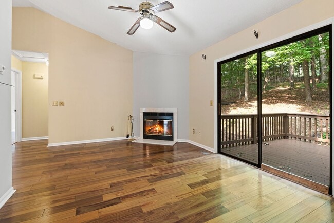 Building Photo - 7833 Foxwood Dr